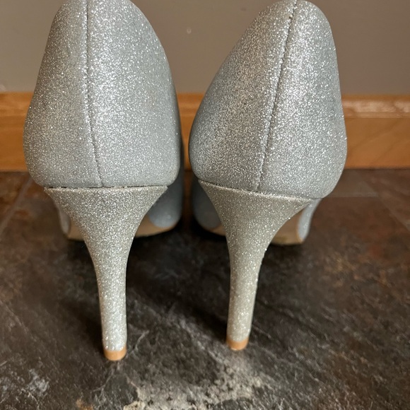 Women’s Kelly and Katie silver glitter/ sparkle heels size 8.5 - Picture 6 of 10